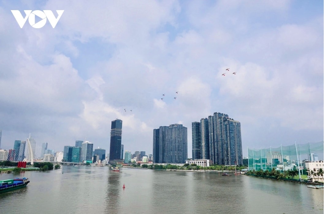 military aircraft rehearse for 50th anniversary of south liberation and reunification picture 3 military aircraft rehearse for 50th anniversary of south liberation and reunification picture 3