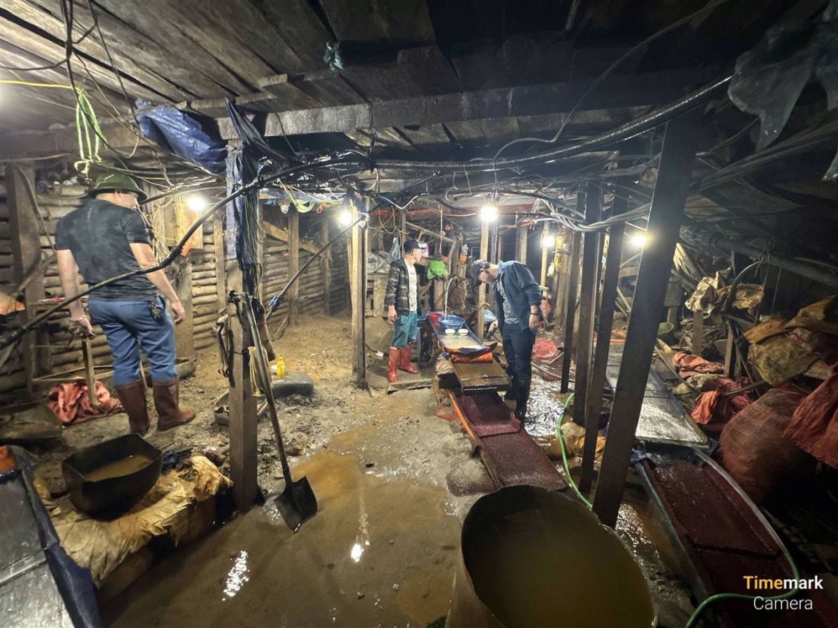 phá đường dây cung cấp xyanua, thuốc nổ phục vụ khai thác vàng trái phép hình ảnh 4 pha duong day cung cap xyanua, thuoc no phuc vu khai thac vang trai phep hinh anh 4
