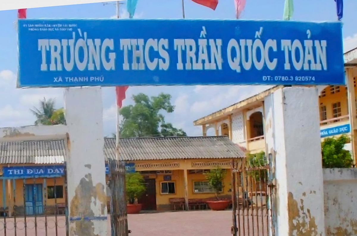 hiệu trưởng bị kiểm điểm vì giáo viên lên mạng tố nhà trường ở cà mau hình ảnh 1 hieu truong bi kiem diem vi giao vien len mang to nha truong o ca mau hinh anh 1