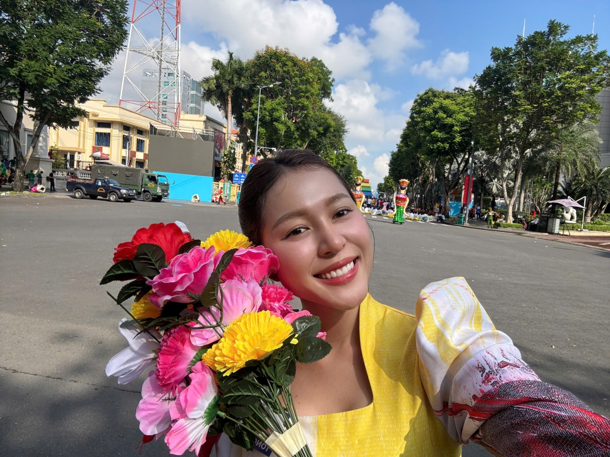 dàn hoa hậu diện áo dài rạng ngời tham gia tổng duyệt diễu binh, diễu hành hình ảnh 9 dan hoa hau dien ao dai rang ngoi tham gia tong duyet dieu binh, dieu hanh hinh anh 9