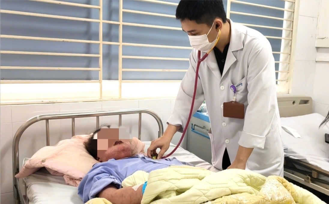 tự mua thuốc cảm uống, nữ bệnh nhân nhập viện vì hội chứng hoại tử da hình ảnh 1 tu mua thuoc cam uong, nu benh nhan nhap vien vi hoi chung hoai tu da hinh anh 1