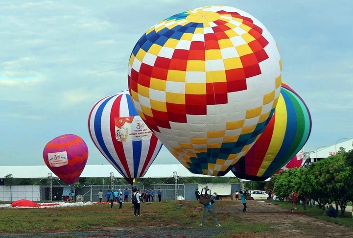 Dong Nai to mark 50 years of national reunification with biggest hot air balloon