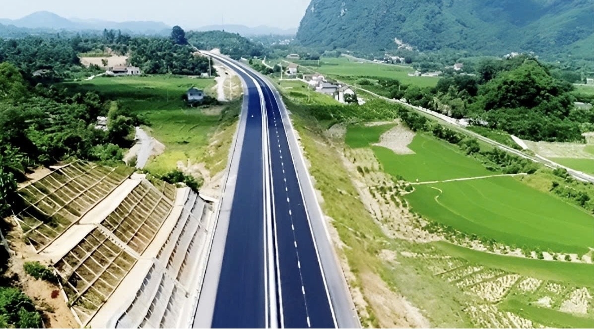 người dân sơn la phấn khởi khi giấc mơ cao tốc sắp thành hiện thực hình ảnh 1 nguoi dan son la phan khoi khi giac mo cao toc sap thanh hien thuc hinh anh 1