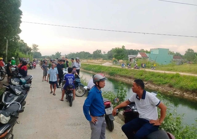 Phát hiện thi thể 2 mẹ con dưới kênh ở Quảng Nam