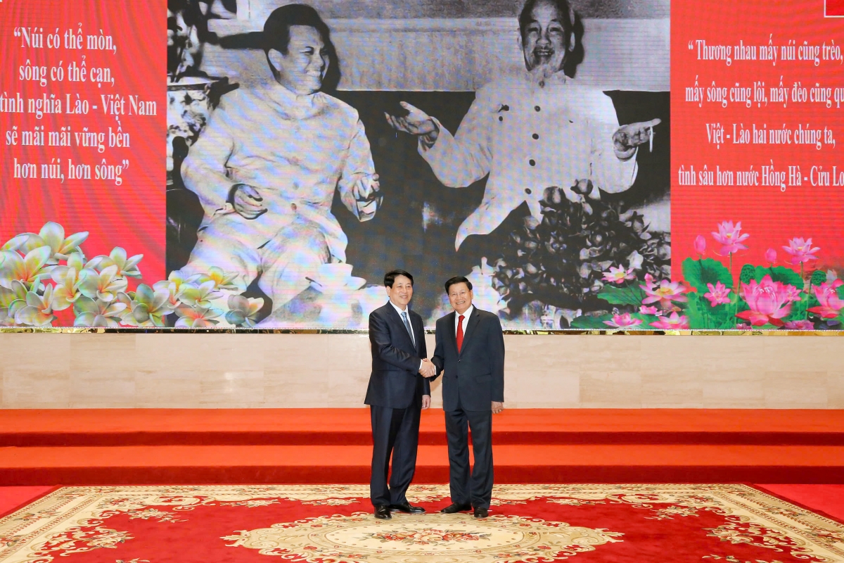 Chủ tịch nước dự Giao lưu hữu nghị Việt-Lào "Tình sâu hơn nước Hồng Hà-Cửu Long"