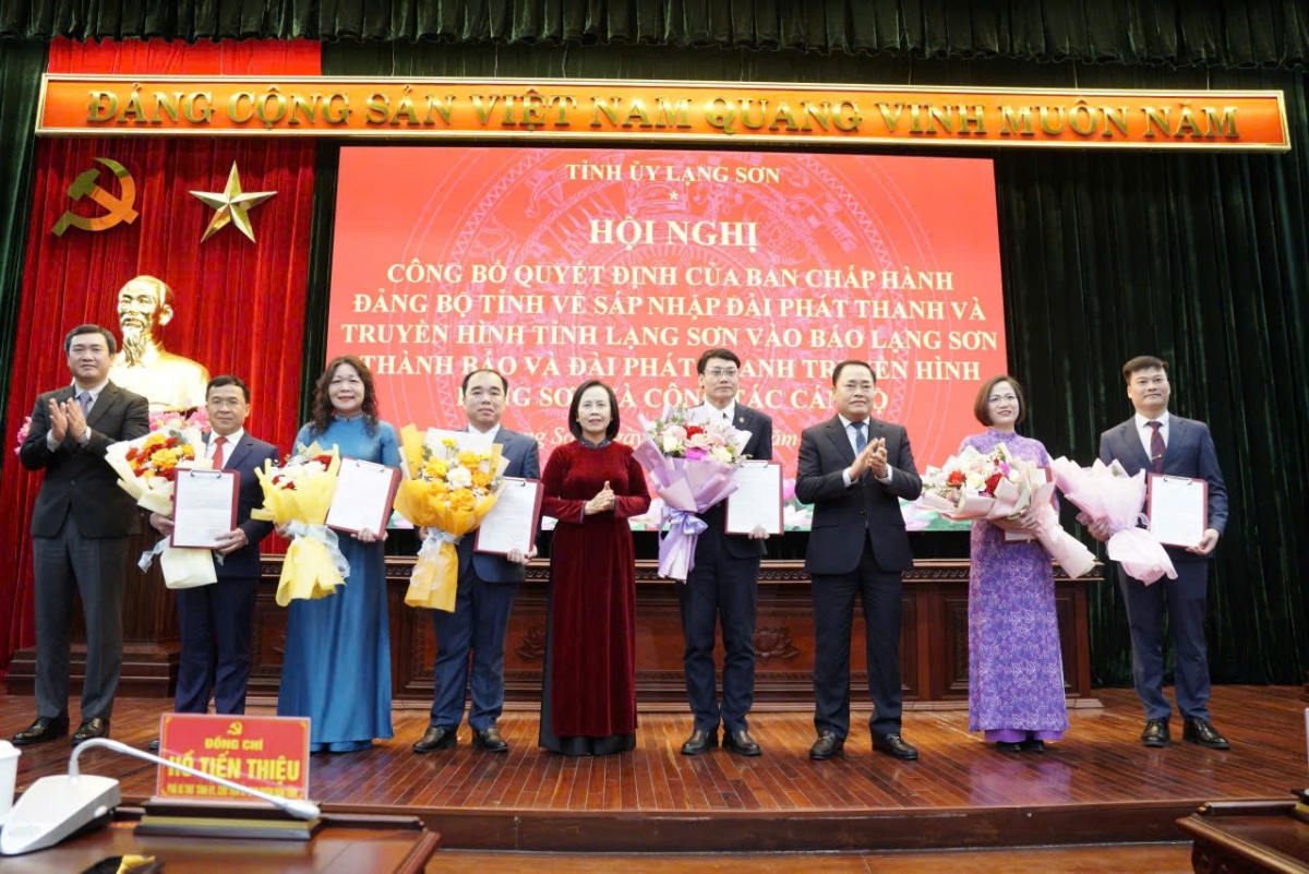 Công bố quyết định thành lập Báo và Đài Phát Thanh Truyền hình tỉnh Lạng Sơn