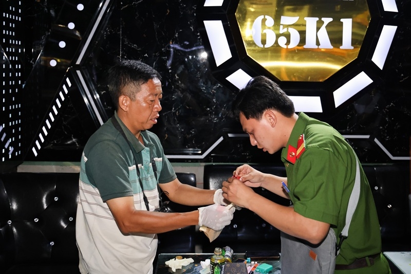 chủ quán karaoke bị khởi tố vì tổ chức sử dụng ma tuý ở cần thơ hình ảnh 2 chu quan karaoke bi khoi to vi to chuc su dung ma tuy o can tho hinh anh 2