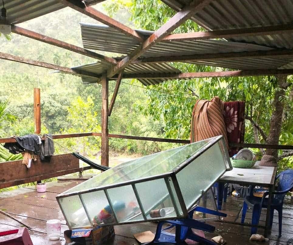 Mưa đá gây hư hại nhiều căn nhà ở huyện Nam Trà My, Quảng Nam