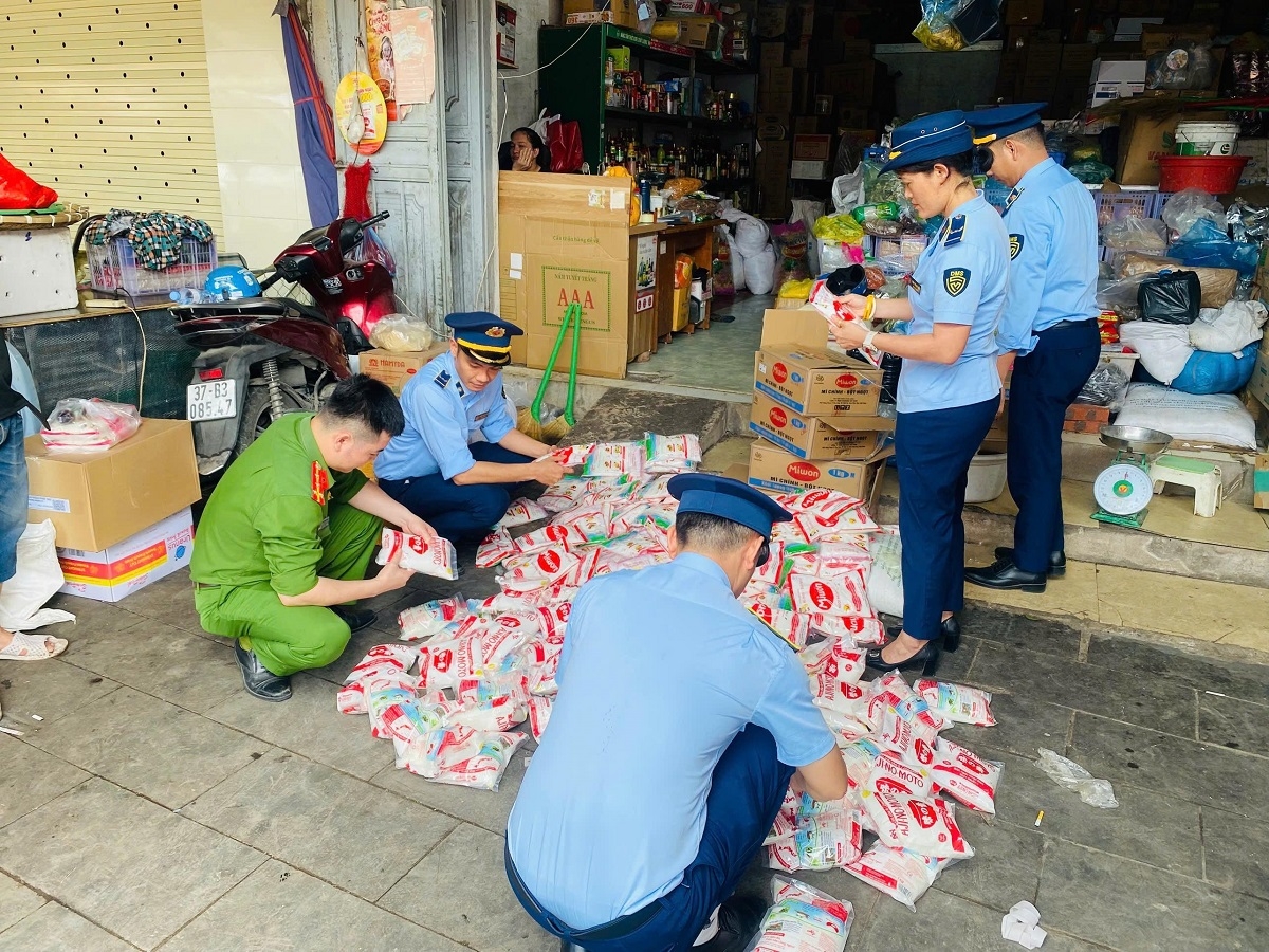 Thu giữ trên 500kg bột ngọt có dấu hiệu giả mạo tại Nghệ An