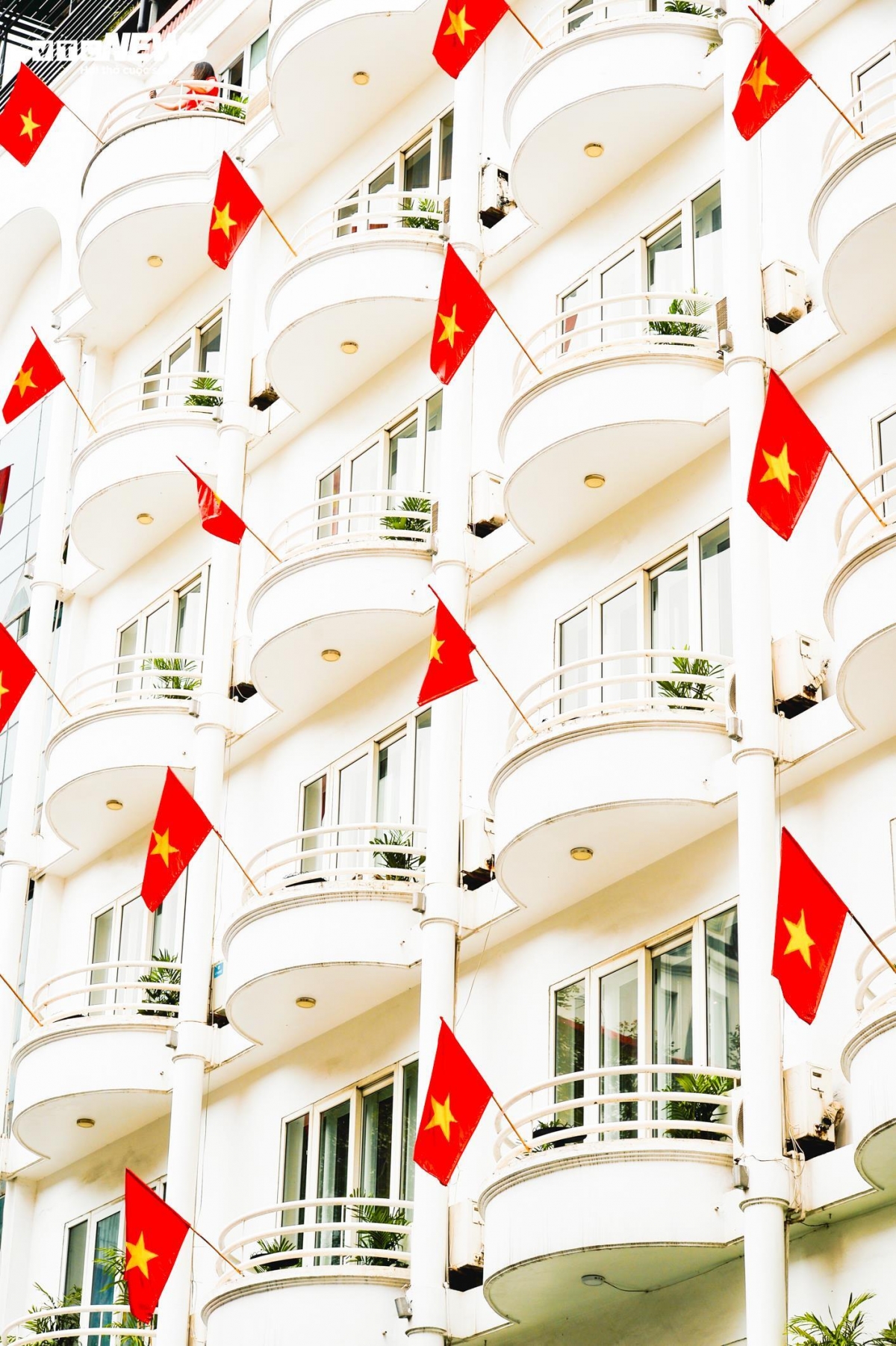 national flags brighten hanoi in lead-up to reunification day picture 3 national flags brighten hanoi in lead-up to reunification day picture 3