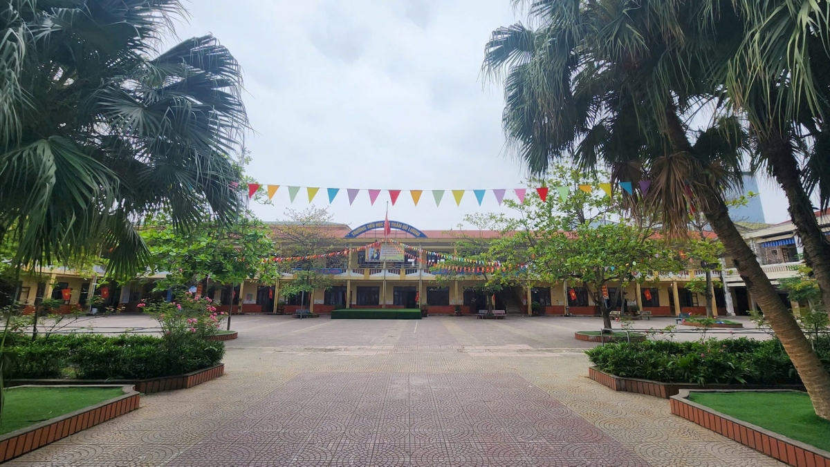 Ăn cơm nắm trước cổng trường, nhiều học sinh ngộ độc hình ảnh 1 An com nam truoc cong truong, nhieu hoc sinh ngo doc hinh anh 1