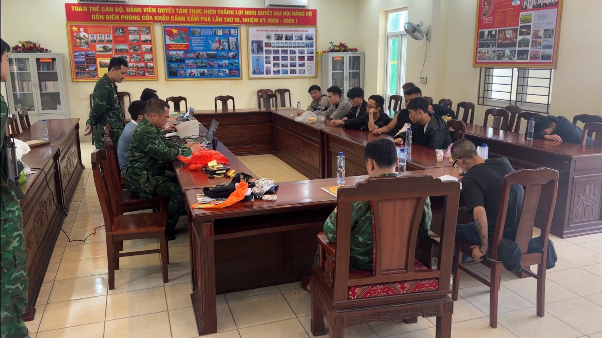bắt giữ nhóm người nước ngoài nhập cảnh trái phép hình ảnh 1 bat giu nhom nguoi nuoc ngoai nhap canh trai phep hinh anh 1