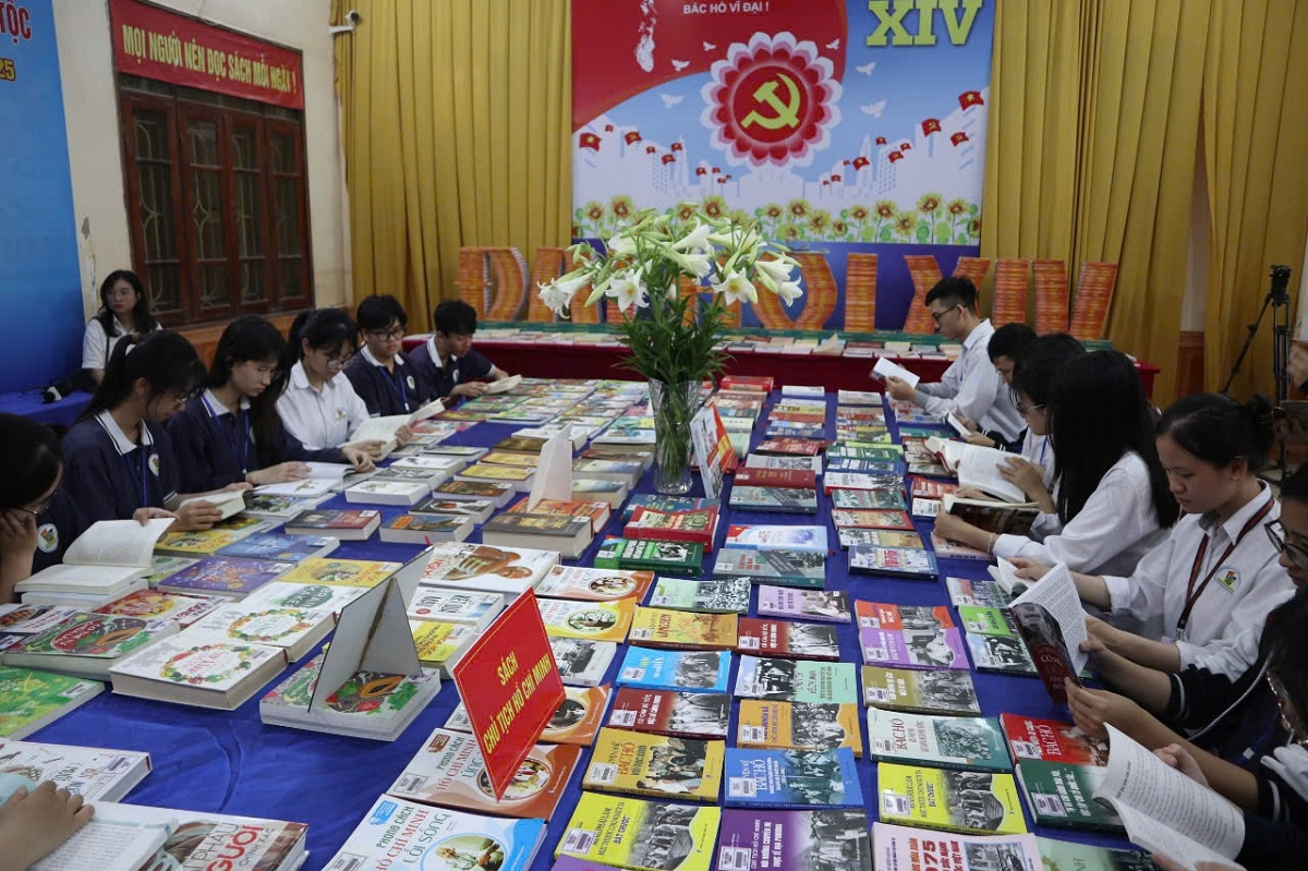 nam Định hưởng ứng ngày sách và văn hóa đọc việt nam hình ảnh 1 nam Dinh huong ung ngay sach va van hoa doc viet nam hinh anh 1