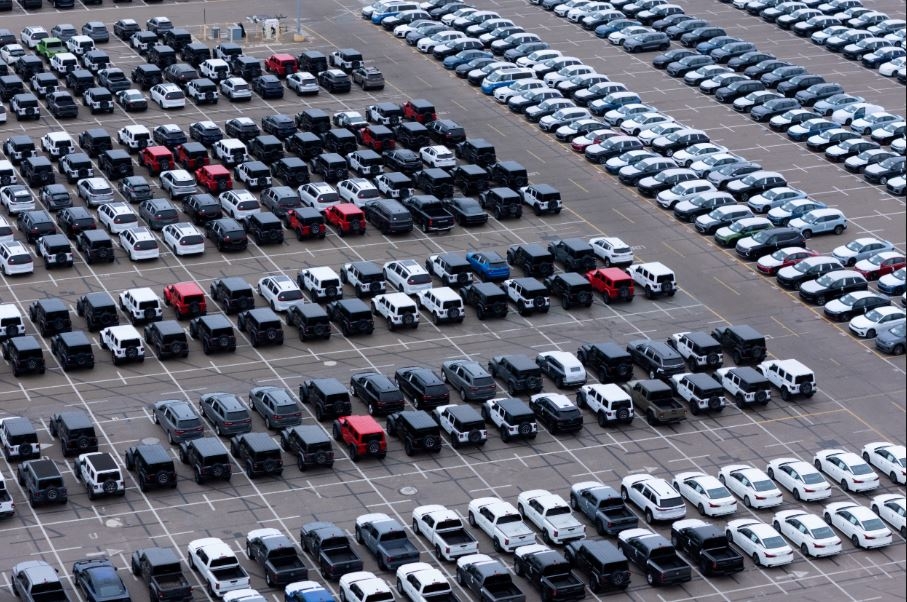 Canada áp thuế 25% đối với ô tô nhập khẩu từ Mỹ