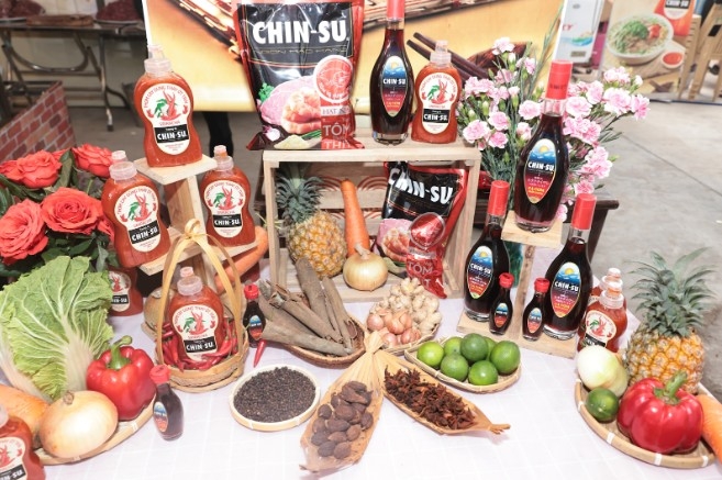 6.000 bat pho chieu dai thuc khach tai le hoi pho lang van cu, nam Dinh hinh anh 3