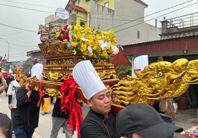 6.000 bat pho chieu dai thuc khach tai le hoi pho lang van cu, nam Dinh hinh anh 4