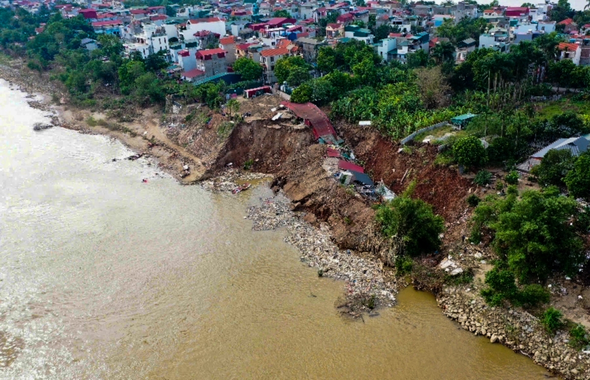 hà nội phải công bố tình huống khẩn cấp do sạt lở sông Đuống nghiêm trọng hình ảnh 1 ha noi phai cong bo tinh huong khan cap do sat lo song Duong nghiem trong hinh anh 1
