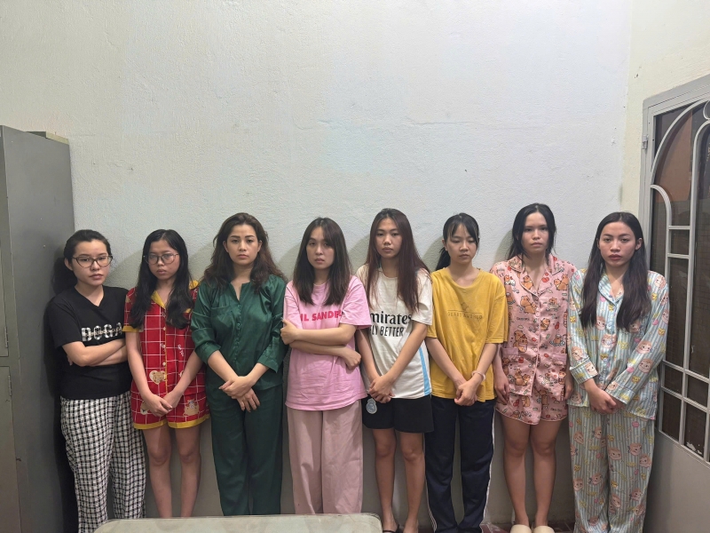 tạm giữ 48 đối tượng tham gia đánh bạc núp bóng câu lạc bộ poker hình ảnh 1 tam giu 48 doi tuong tham gia danh bac nup bong cau lac bo poker hinh anh 1