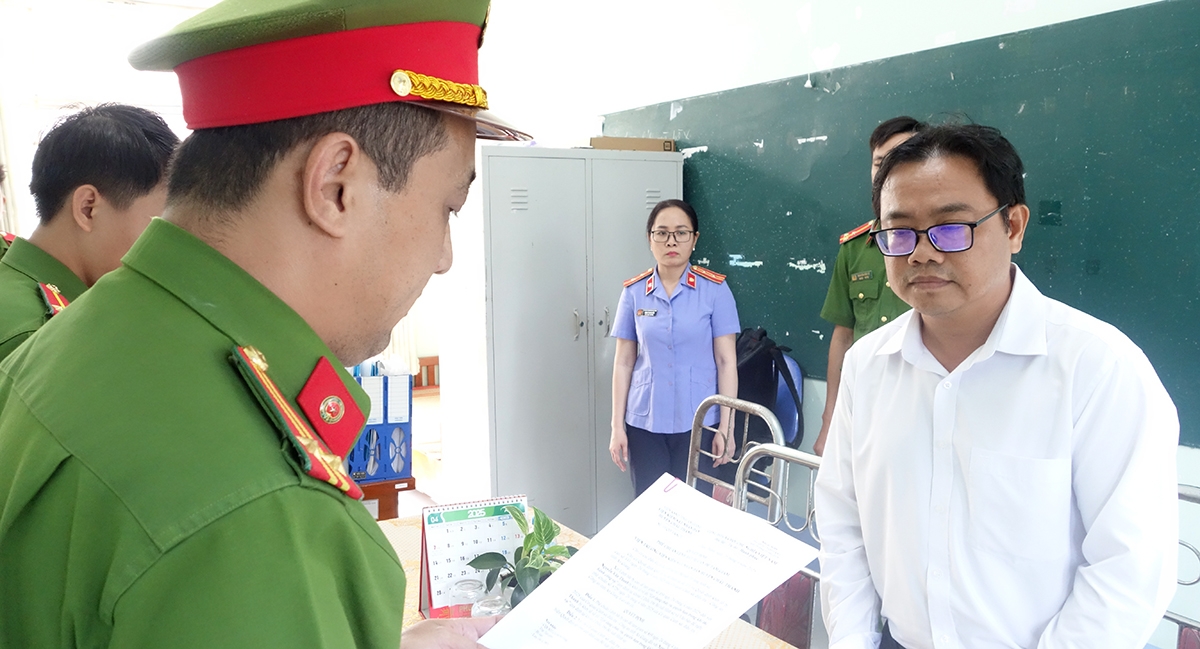 An Giang: Bắt nguyên Giám đốc Trung tâm GDNN - Giáo dục thường xuyên