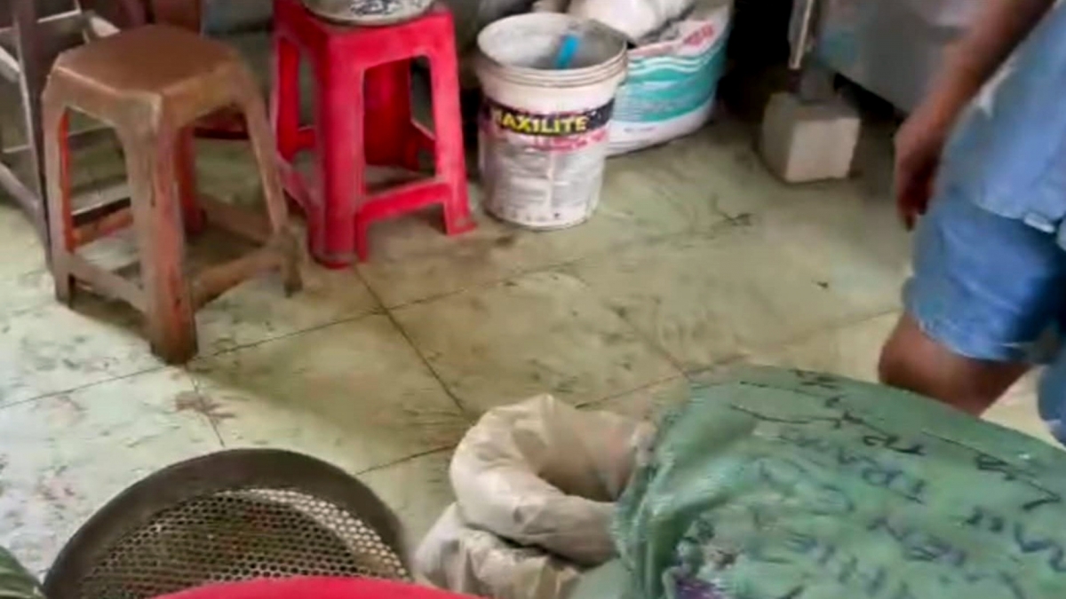 cận cảnh xưởng sản xuất thuốc giả bằng phụ gia và than tre ở thanh hoá hình ảnh 4 can canh xuong san xuat thuoc gia bang phu gia va than tre o thanh hoa hinh anh 4
