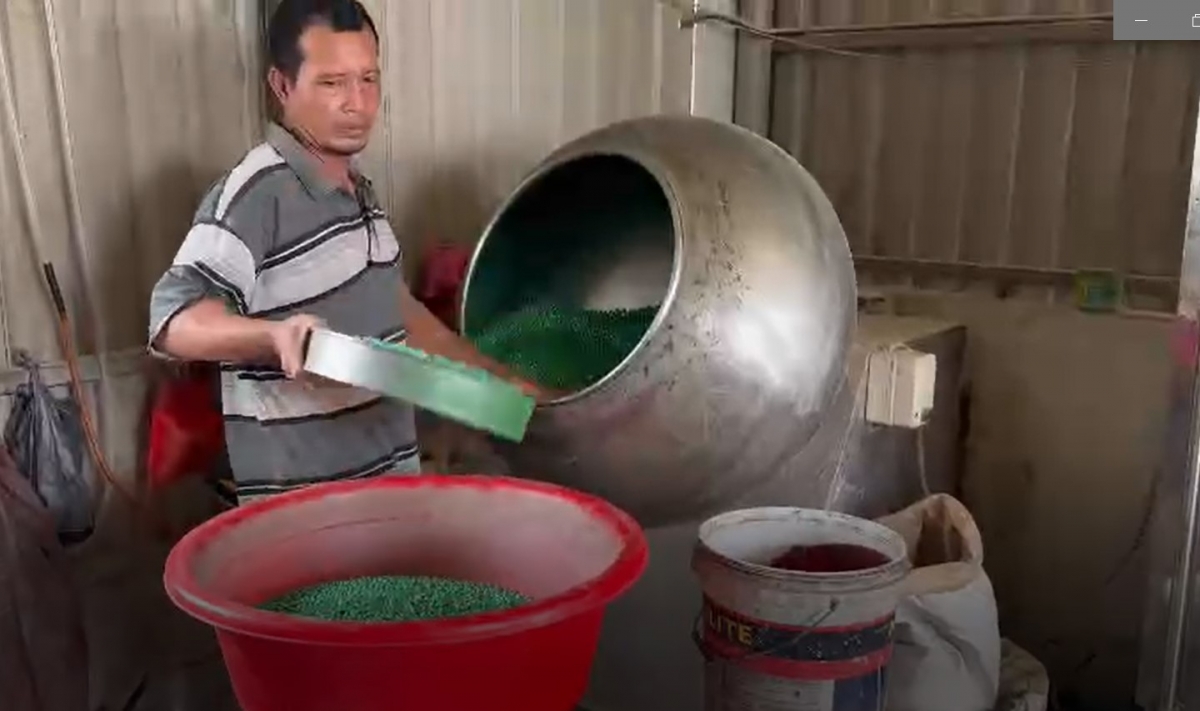 cận cảnh xưởng sản xuất thuốc giả bằng phụ gia và than tre ở thanh hoá hình ảnh 6 can canh xuong san xuat thuoc gia bang phu gia va than tre o thanh hoa hinh anh 6