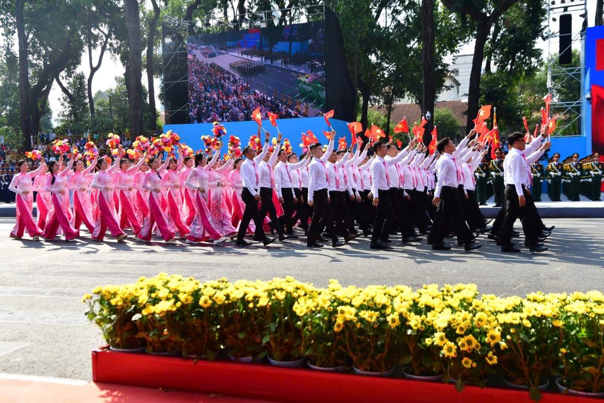 toàn cảnh lễ kỷ niệm, diễu binh, diễu hành cấp quốc gia mừng 50 năm thống nhất đất nước hình ảnh 98 toan canh le ky niem, dieu binh, dieu hanh cap quoc gia mung 50 nam thong nhat dat nuoc hinh anh 98
