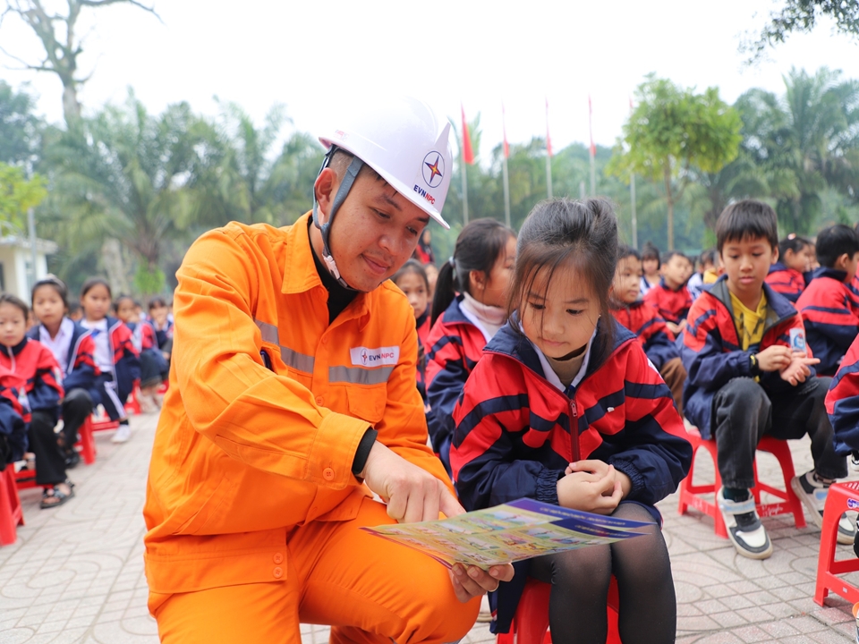 evnnpc cung ứng an toàn, ổn định điện cho phát triển kinh tế - xã hội quý i 2025 hình ảnh 1 evnnpc cung ung an toan, on dinh dien cho phat trien kinh te - xa hoi quy i 2025 hinh anh 1