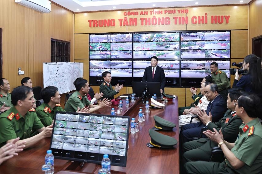 chu tich nuoc luong cuong tham can bo chien sy cong an tinh phu tho hinh anh 2