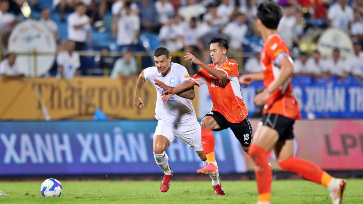 Vòng 19 V-League 2024/2025: “Nóng” cả hai đầu bảng xếp hạng