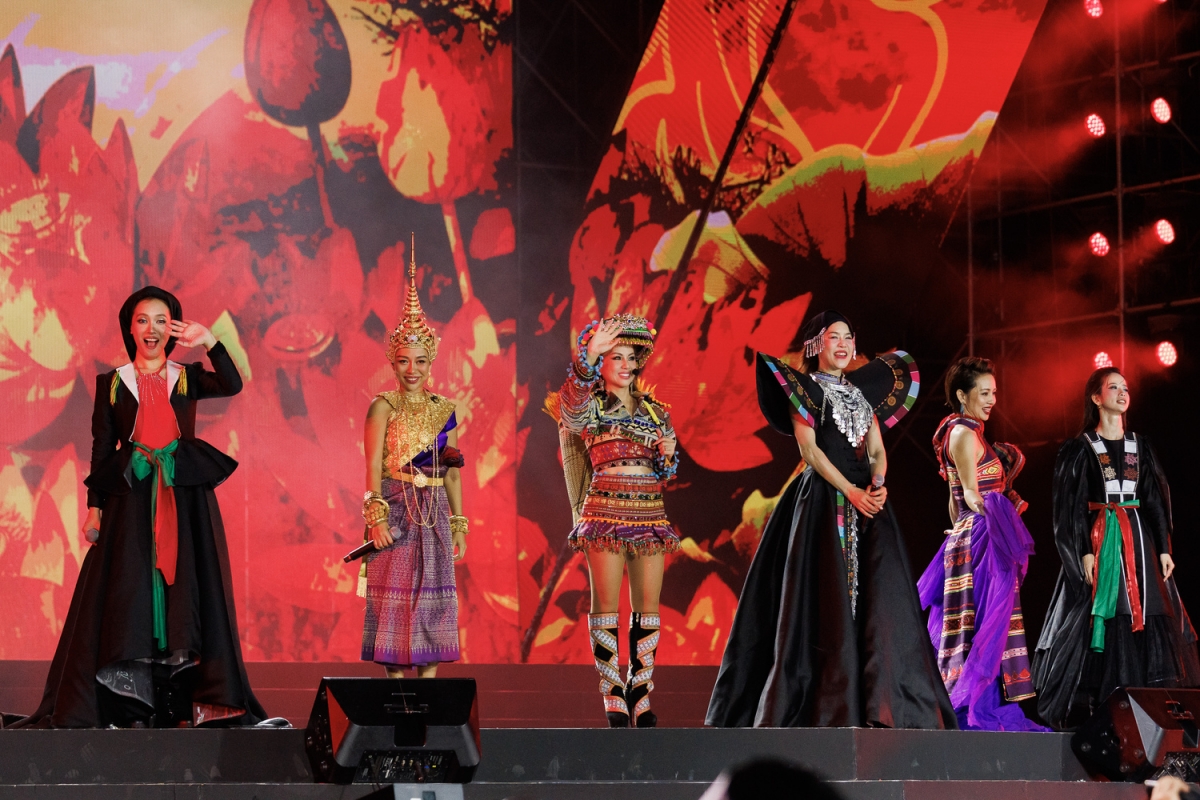 48 ngôi sao tỏa sáng trong chị đẹp concert , khán giả đã mắt, đã tai hình ảnh 10 48 ngoi sao toa sang trong chi dep concert , khan gia da mat, da tai hinh anh 10