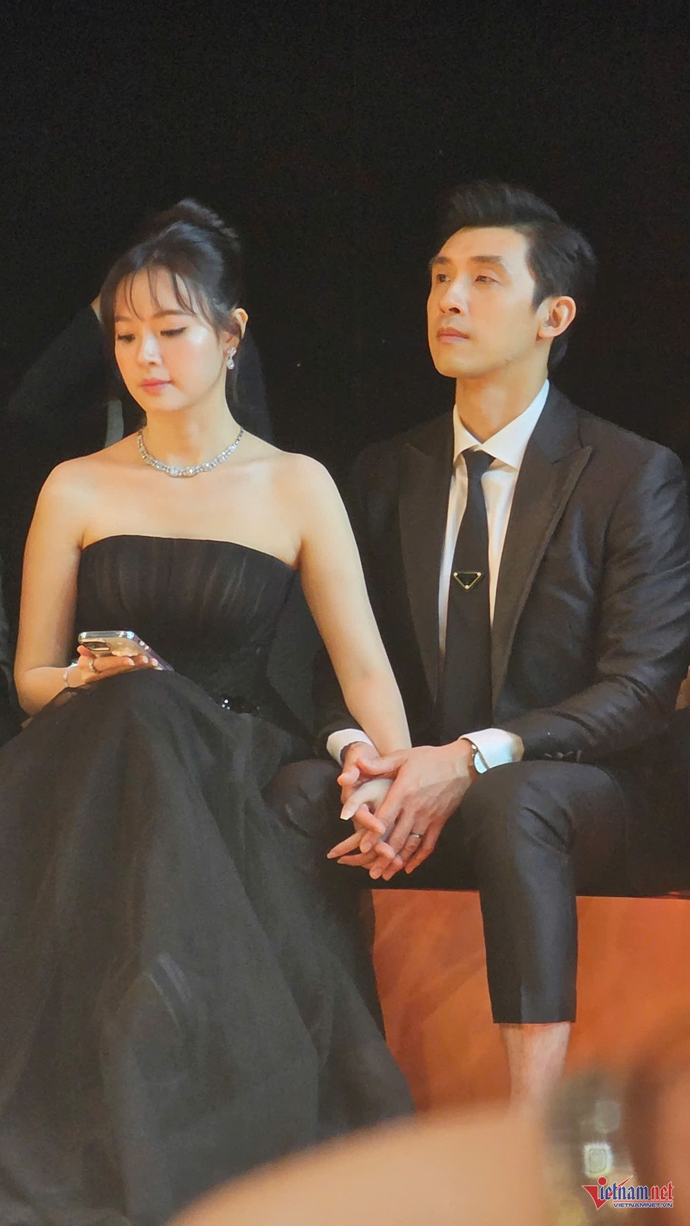 sao viet 4 4 h hen nie lo bung lum lum giua tin don mang thai hinh anh 3