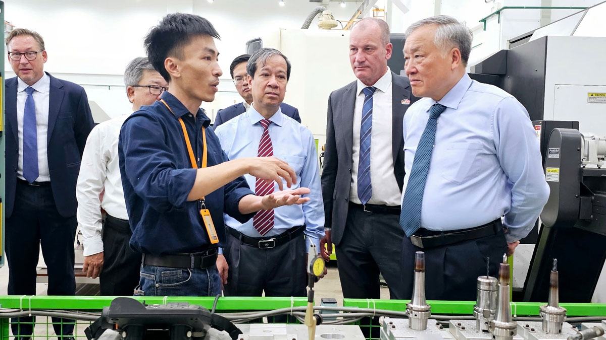 Phó Thủ tướng "đặt hàng" nhân lực tài chính từ trường đại học ở Bình Dương