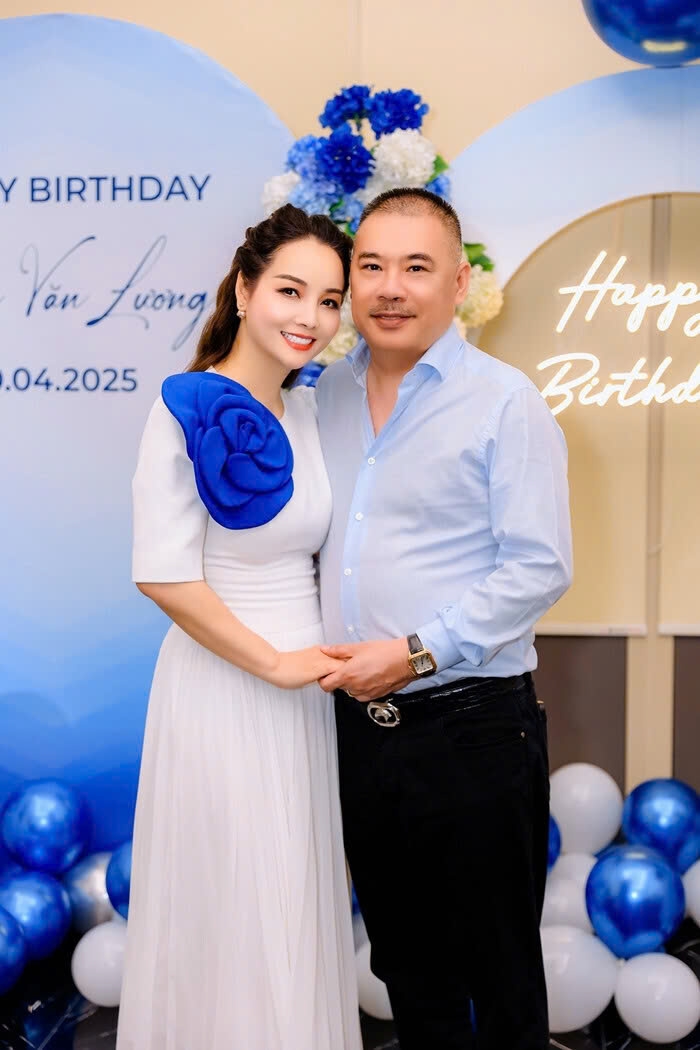 sao việt 15 4 quang minh diện đồ trẻ trung, sánh đôi cùng bạn gái kém 37 tuổi hình ảnh 6 sao viet 15 4 quang minh dien do tre trung, sanh doi cung ban gai kem 37 tuoi hinh anh 6
