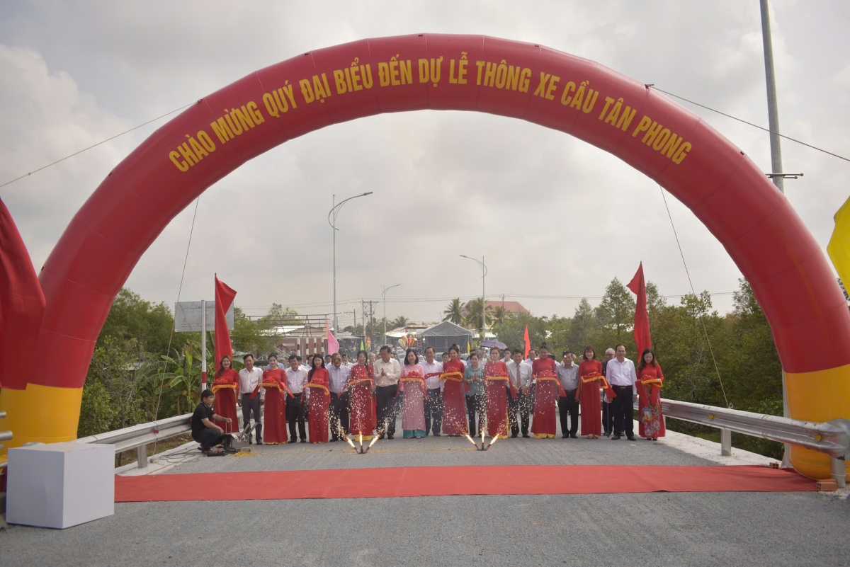Tiền Giang khánh thành cầu Tân Phong bắc qua cù lao trên sông Tiền