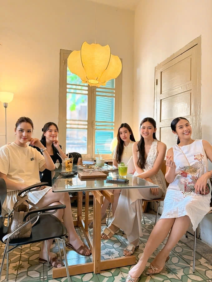 sao việt 19 4 mc mai ngọc học hỏi kinh nghiệm bỉm sữa của hoa hậu Đỗ mỹ linh hình ảnh 1 sao viet 19 4 mc mai ngoc hoc hoi kinh nghiem bim sua cua hoa hau Do my linh hinh anh 1