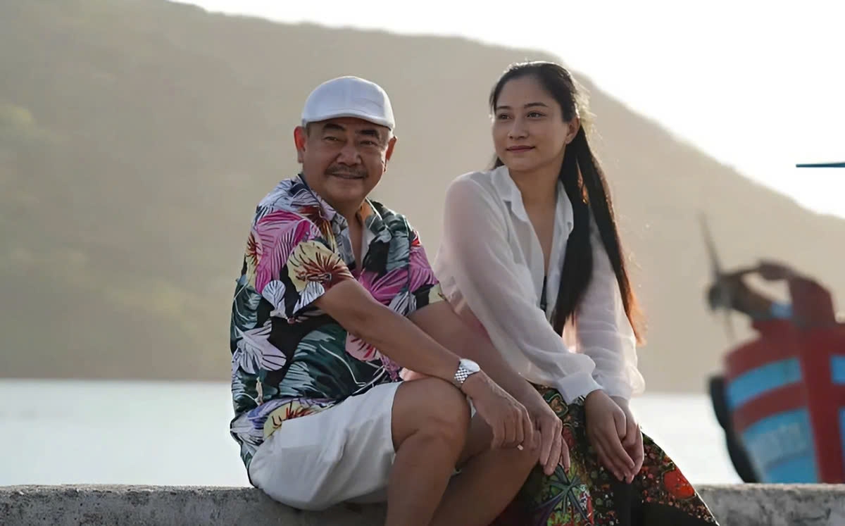 sao viet 22 4 hoa hau pham huong khoe khoanh khac vui dua ben hai quy tu hinh anh 3