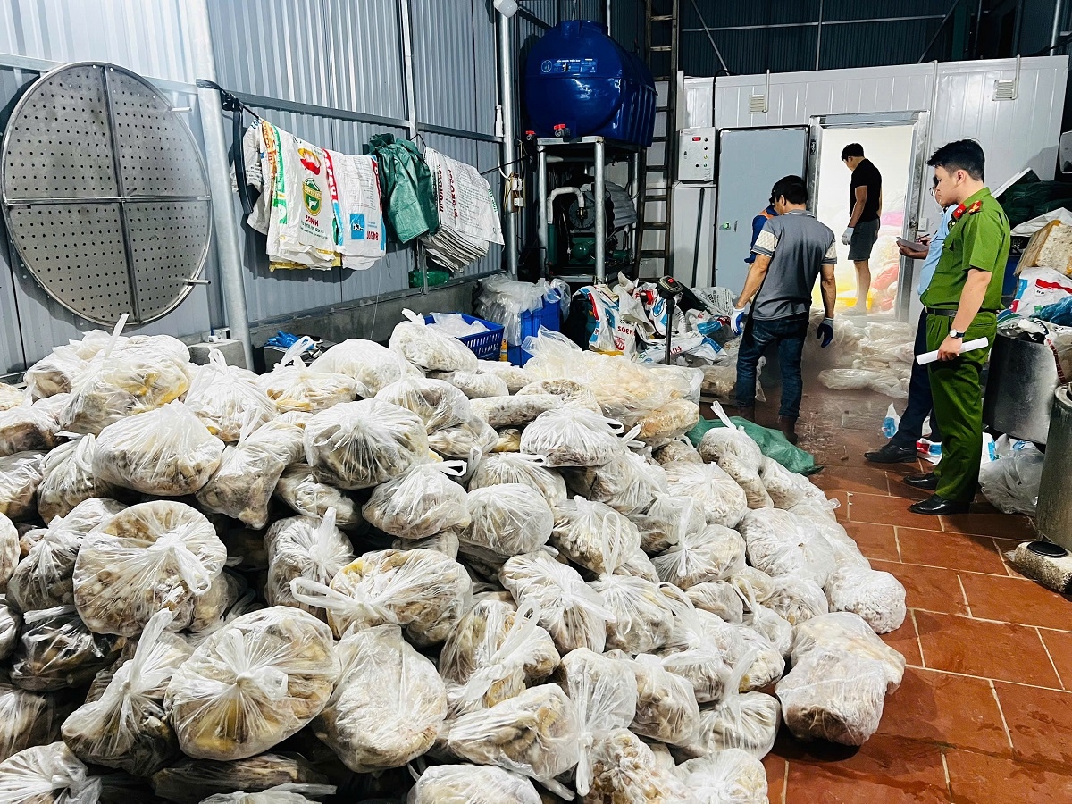 chặn đứng hơn 10 tấn nội tạng bò bẩn ra thị trường hình ảnh 2 chan dung hon 10 tan noi tang bo ban ra thi truong hinh anh 2