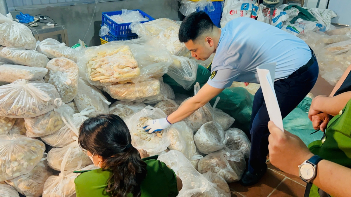 Chặn đứng hơn 10 tấn nội tạng bò bẩn ra thị trường