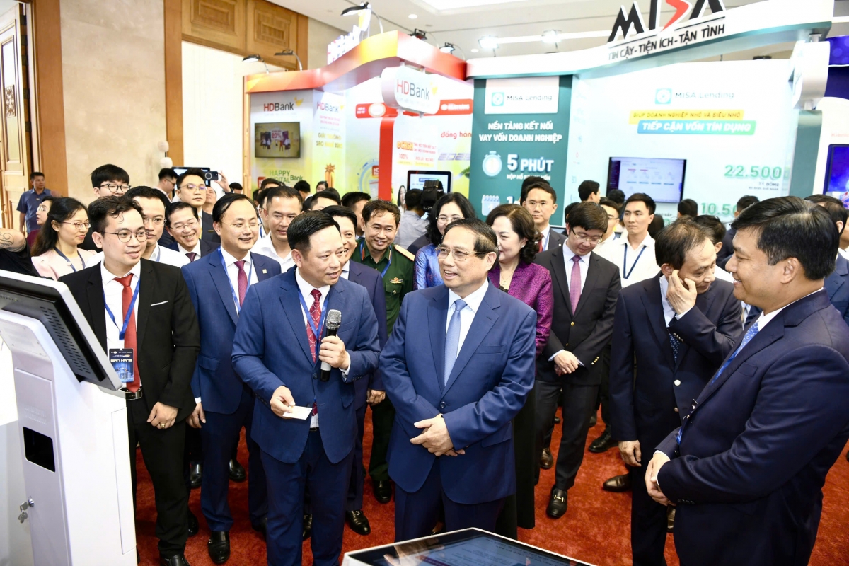 chuyển đổi số ngành ngân hàng 2025 kiến tạo hệ sinh thái tài chính thông minh hình ảnh 3 chuyen doi so nganh ngan hang 2025 kien tao he sinh thai tai chinh thong minh hinh anh 3