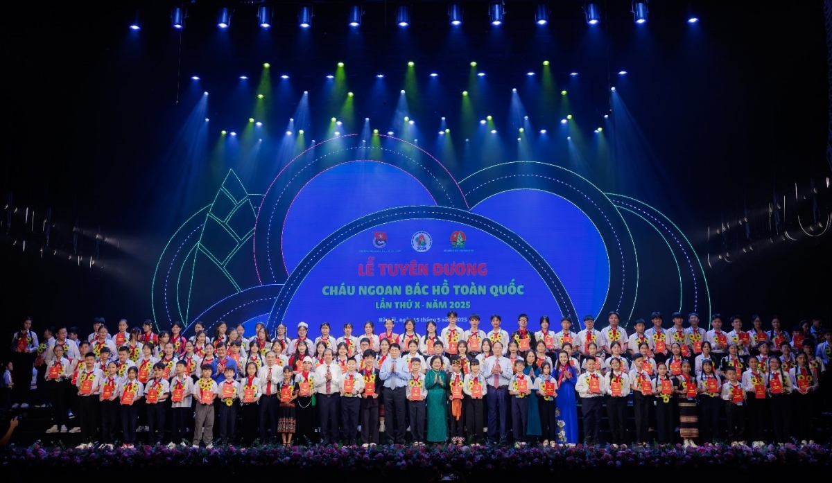 Vinamilk accompanies good children to celebrate 135 years of Uncle Ho's birthday, photo 1