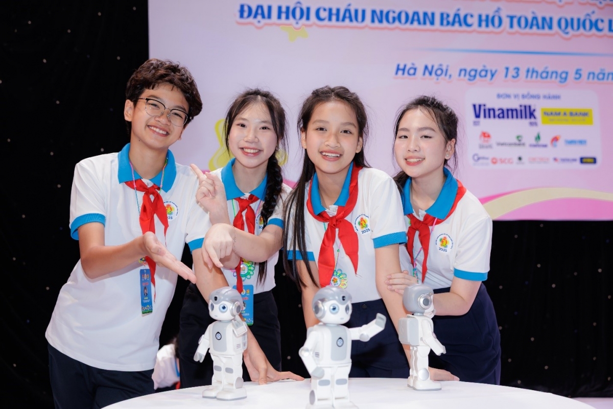 Vinamilk accompanies good children to celebrate 135 years of Uncle Ho's birthday, photo 3
