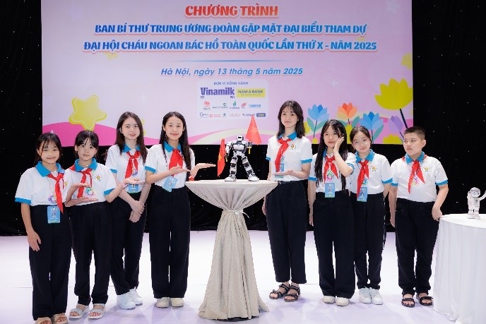 Vinamilk accompanies good children to celebrate 135 years of Uncle Ho's birthday, photo 4