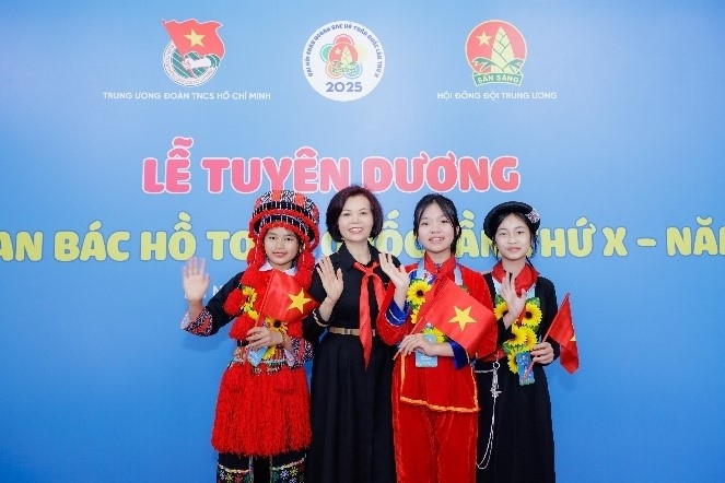 Vinamilk accompanies good children to celebrate 135 years of Uncle Ho's birthday, photo 9