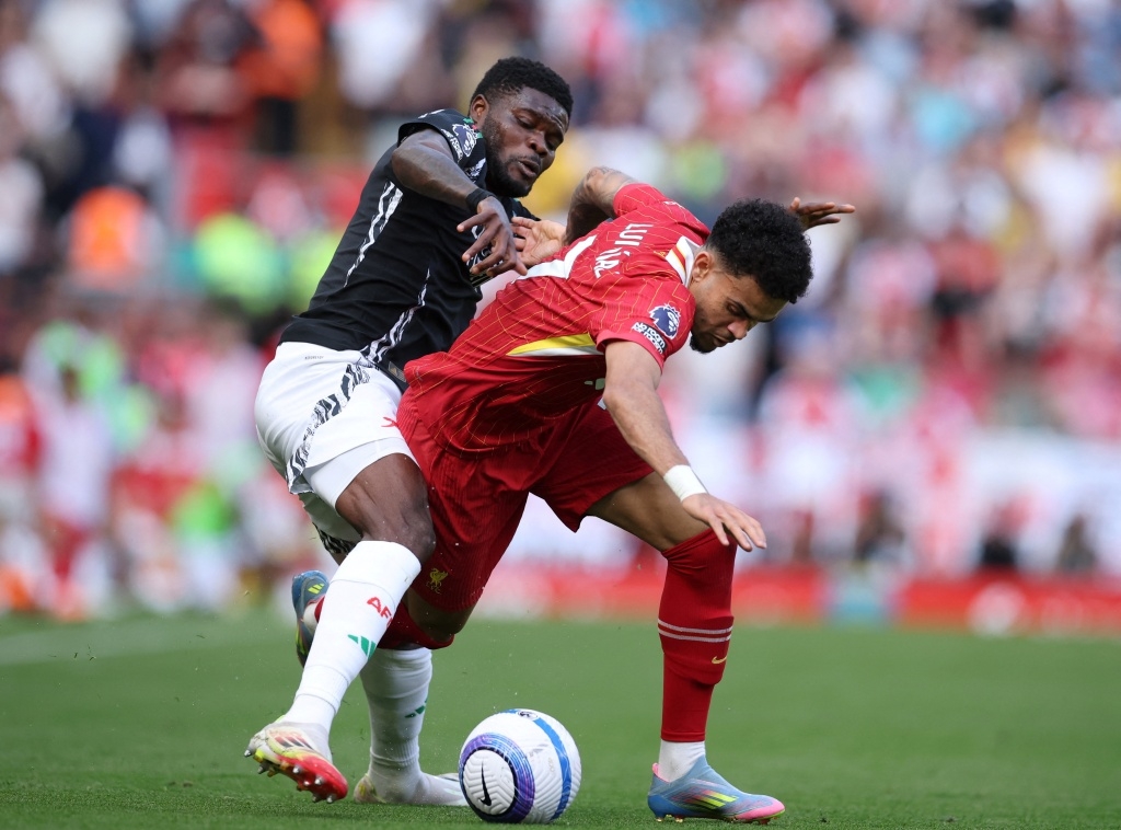 kết quả vòng 36 ngoại hạng anh liverpool hòa kịch tính trước 10 người của arsenal hình ảnh 15 ket qua vong 36 ngoai hang anh liverpool hoa kich tinh truoc 10 nguoi cua arsenal hinh anh 15