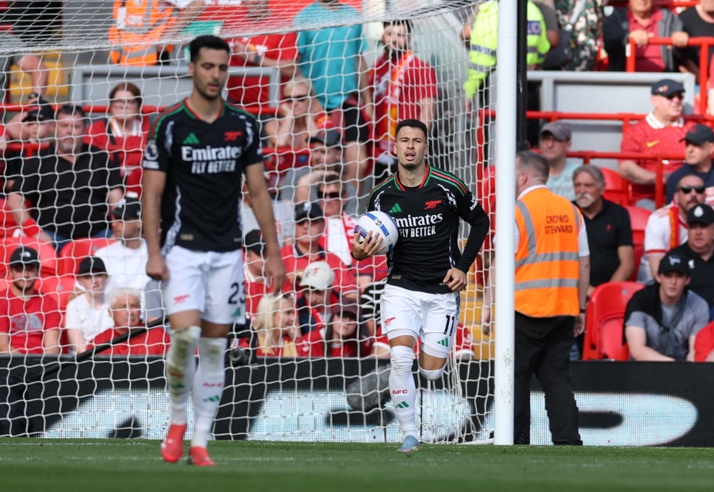 kết quả vòng 36 ngoại hạng anh liverpool hòa kịch tính trước 10 người của arsenal hình ảnh 3 ket qua vong 36 ngoai hang anh liverpool hoa kich tinh truoc 10 nguoi cua arsenal hinh anh 3