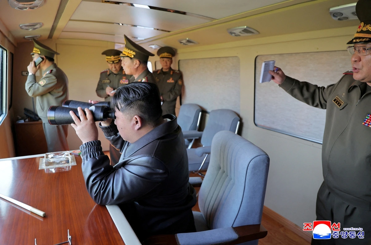 Ông Kim Jong-un thị sát diễn tập, kêu gọi sẵn sàng chiến tranh toàn diện