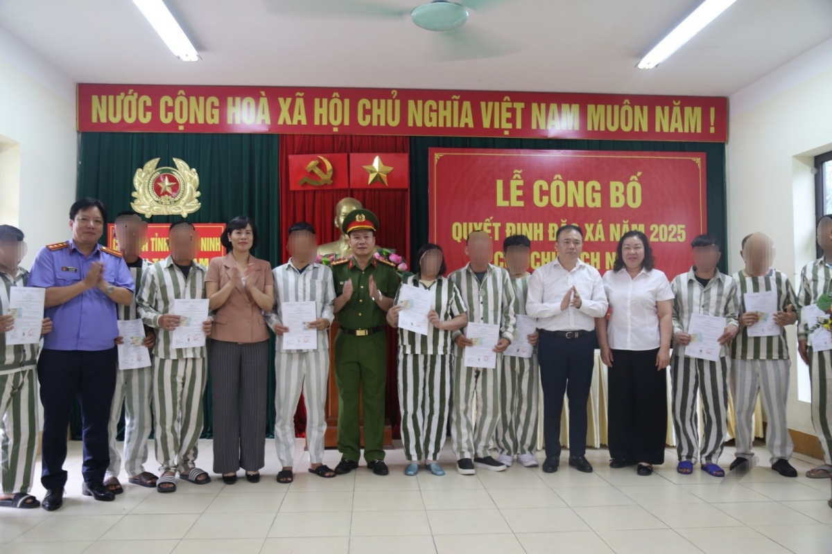 Đặc xá - cơ hội cho những người lầm lỗi làm lại cuộc đời hình ảnh 2 Dac xa - co hoi cho nhung nguoi lam loi lam lai cuoc doi hinh anh 2