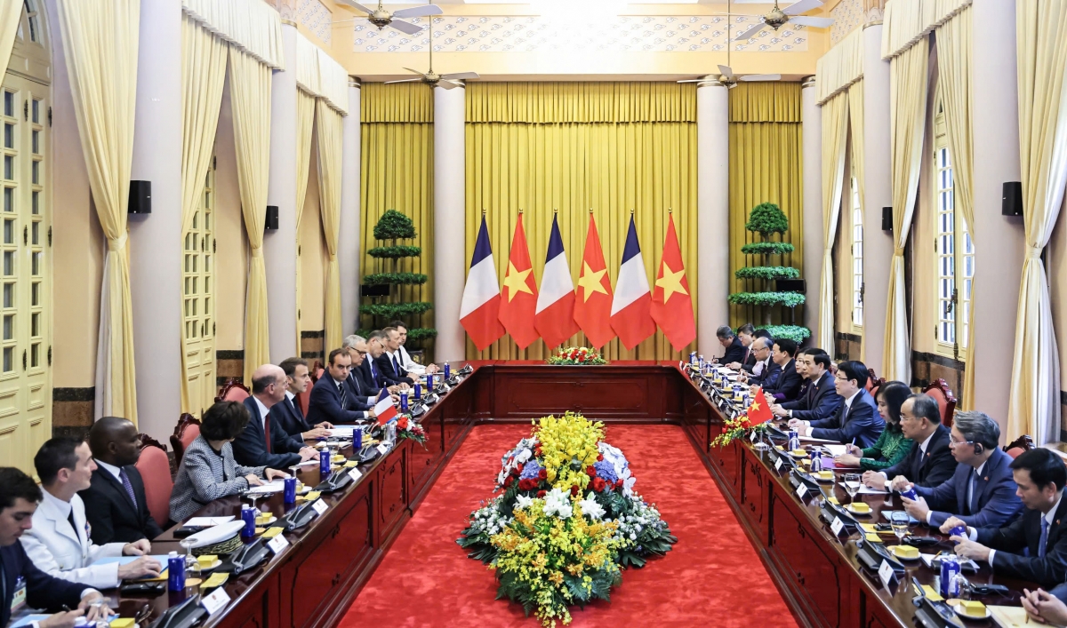 Chủ tịch nước Lương Cường Hội đàm với Tổng thống Pháp Emmanuel Macron