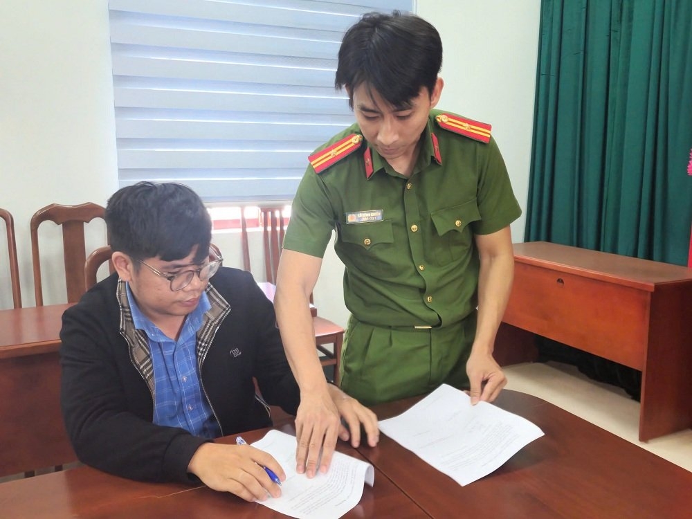 pho chu tich hDnd xa bi bat de dieu tra toi pha rung o gia lai hinh anh 2