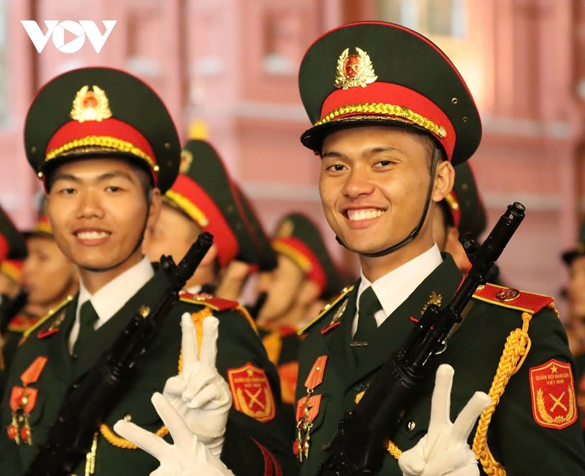 vietnamese soldiers during military parade rehearsal in moscow s red square picture 3 vietnamese soldiers during military parade rehearsal in moscow s red square picture 3